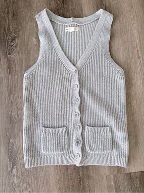 Aeropostale Light Gray Ribbed Button-Up Sweater Vest